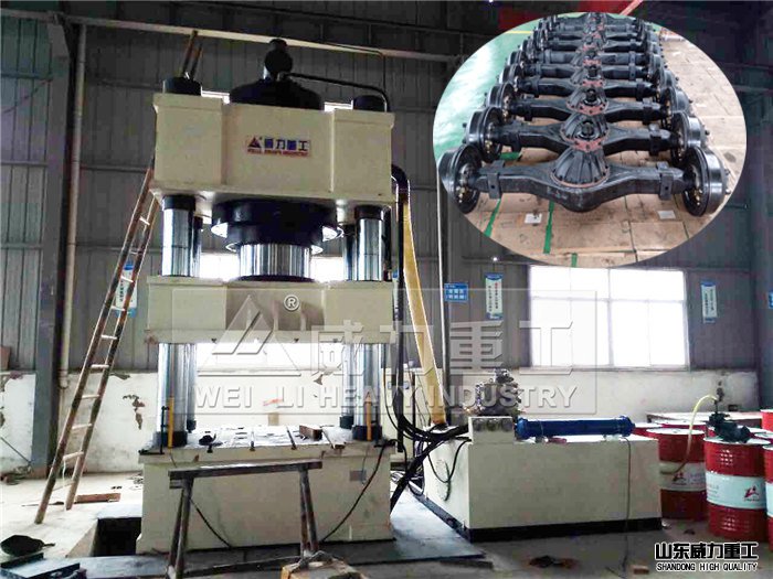 2000噸四柱油壓機(jī)在汽車后橋等配件上的應(yīng)用 2000噸四柱油壓機(jī)在汽車后橋等配件上的應(yīng)用